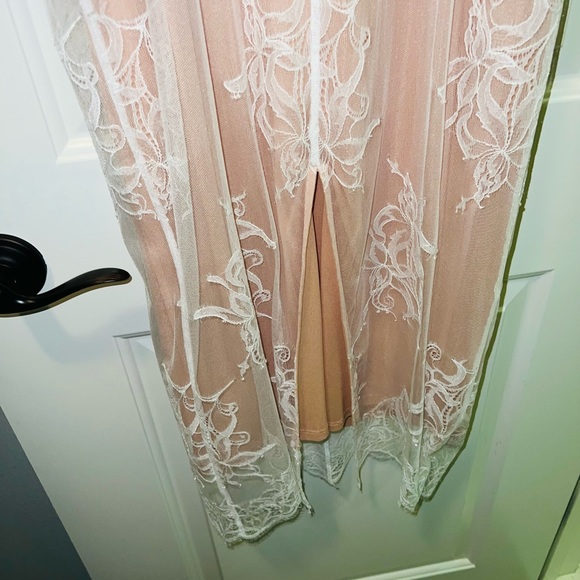 Cinq a sept lace nude dress - Picture 10 of 16